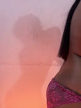 Show modela Small_Titss na web-kameri