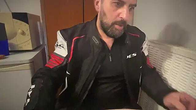 Živý XXX chat TARKAN1