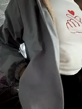 nat-tri's Live XXX Chat