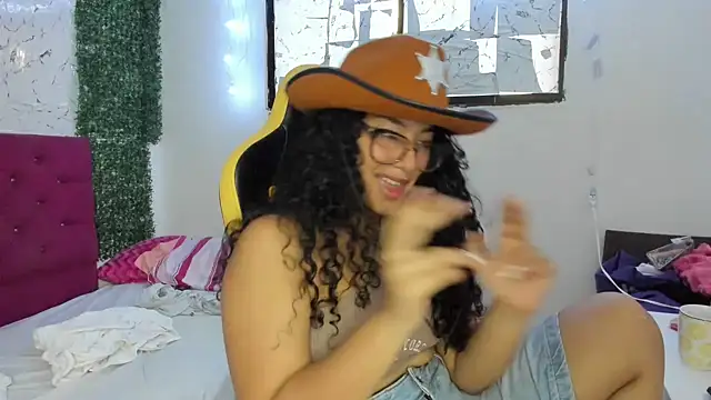 emily_stars1's Live XXX Chat