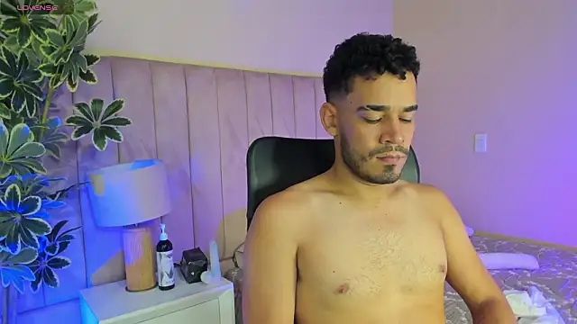 Show modela aries_unbound na web-kameri