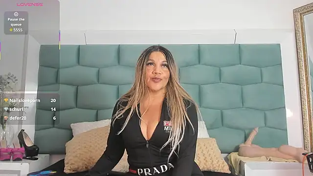 دردشة MiaMancini الجنسية المباشرة