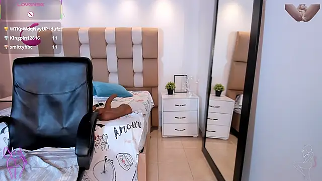 victoria_mooree 现场XXX聊天