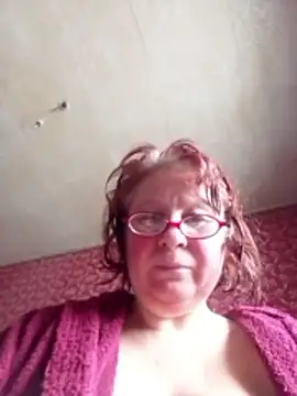 SquirrelFine Chat XXX in diretta