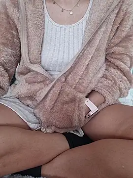 SexyErola27 Adlı Modelin Canlı XXX Sohbeti