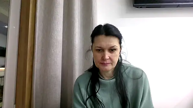 Show modela Seraphina3842 na web-kameri