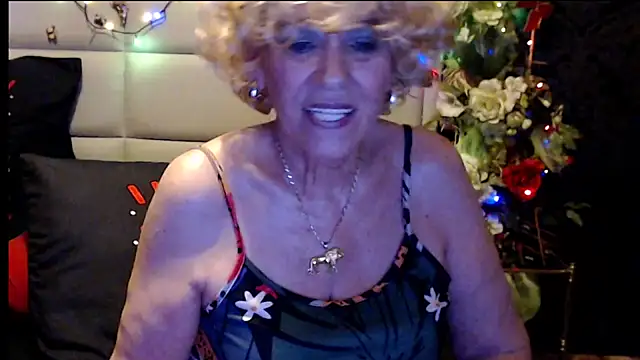 HappyWomanOn Chat XXX live