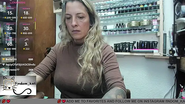 Chatroom XXX en direct de Katt-findom