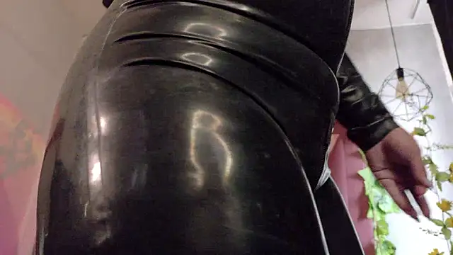 Haelycute Chat XXX in diretta