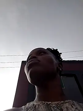 แชท XXX สดของ QUEENZAZA