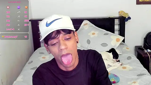 esteban_thompson Show in webcam