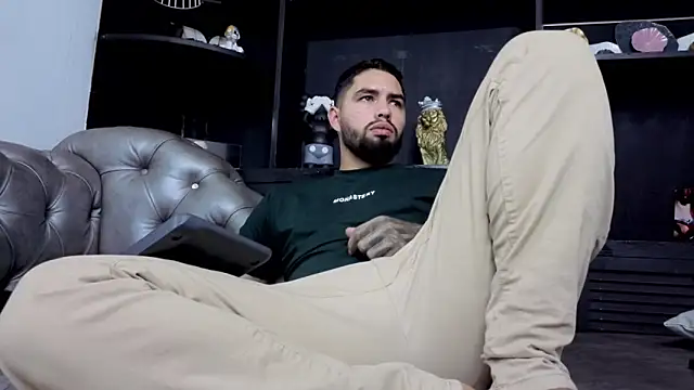 matteosantos: онлайн-секс-чат