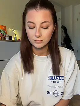 دردشة Mia-Minou الجنسية المباشرة