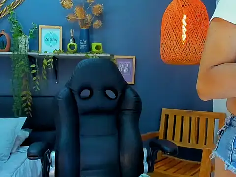 yessila_parker 现场XXX聊天