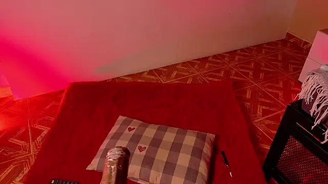 Chatroom XXX en direct de Annavic__