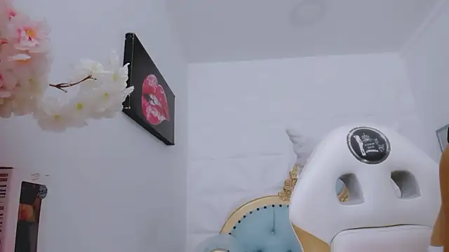 Živý XXX chat eimy_skinny_