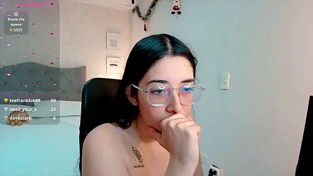 emmalove_doll élő XXX-chatje