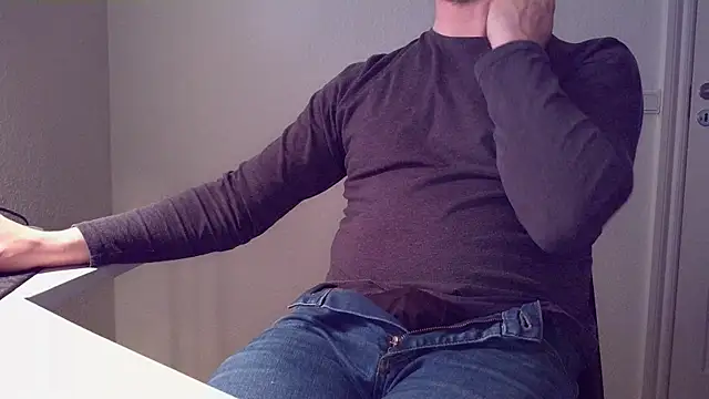 Clamshive777 Show in webcam