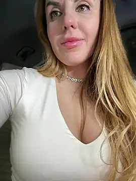 MilfNextDoor20: онлайн-секс-чат