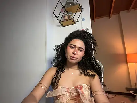 Pertunjukan Kamera Web GabriSaenz