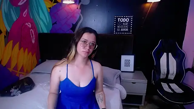 Alaiia___ Adlı Modelin Canlı XXX Sohbeti