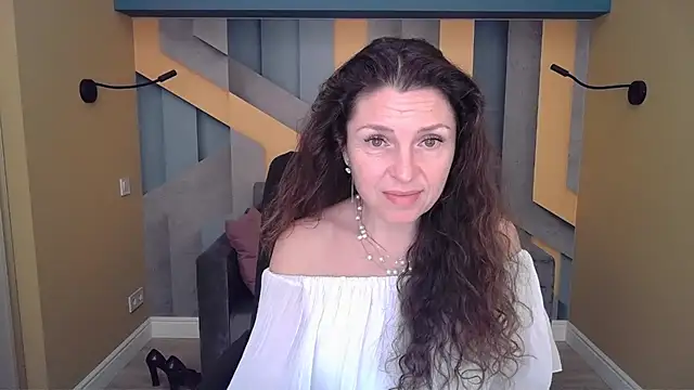 EllaLongのライブXXXチャット