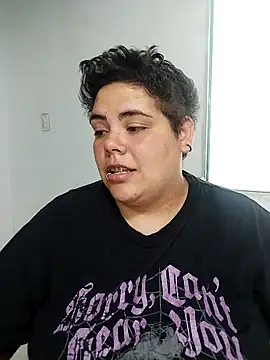 Hailey_Curvy élő XXX-chatje