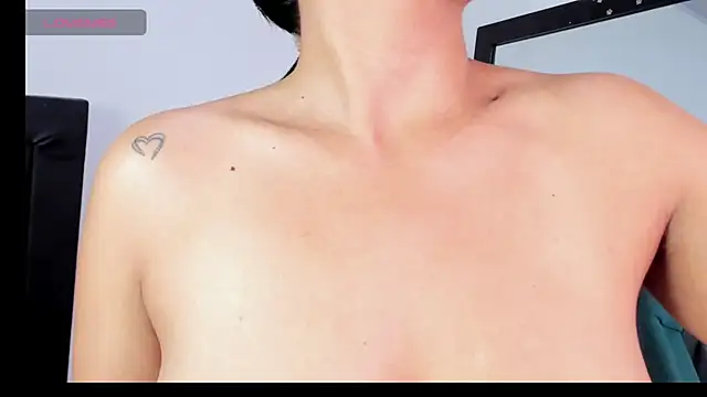 Živý XXX chat MaiaPetitte_