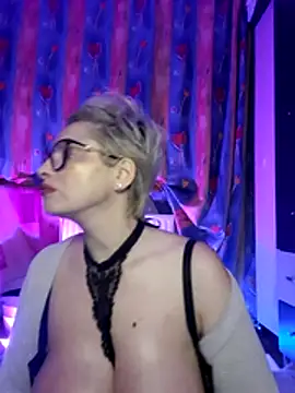 BellaBellaHot élő XXX-chatje