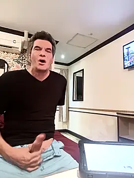 Show modela twitshe na web-kameri