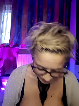 BellaBellaHot élő XXX-chatje