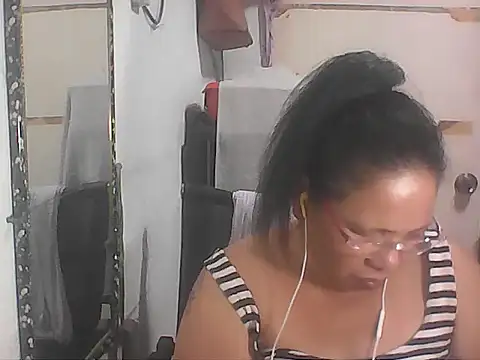 hotwet_mama4uxx 网络视讯表演