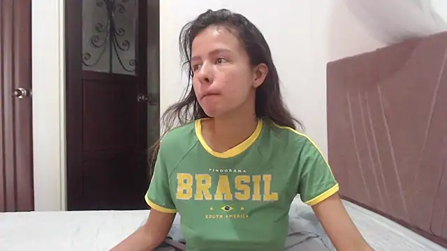 nathaly_jones_ élő XXX-chatje