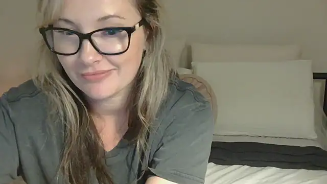 Chatroom XXX en direct de PrettyVixen