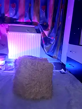 XXX chat uživo modela BellaBellaHot