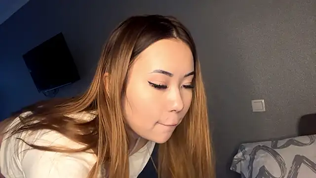 Živý XXX chat Ur_neighbor_Kira