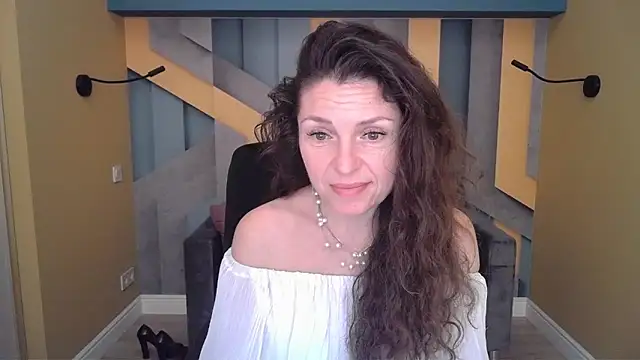 EllaLong's Live XXX Chat