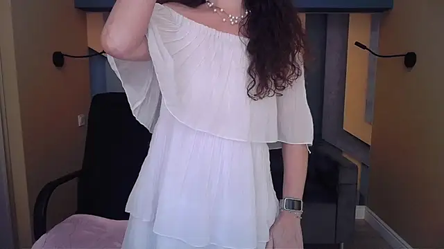 EllaLong's Live XXX Chat