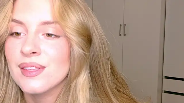 RozzitaBedberryのライブXXXチャット