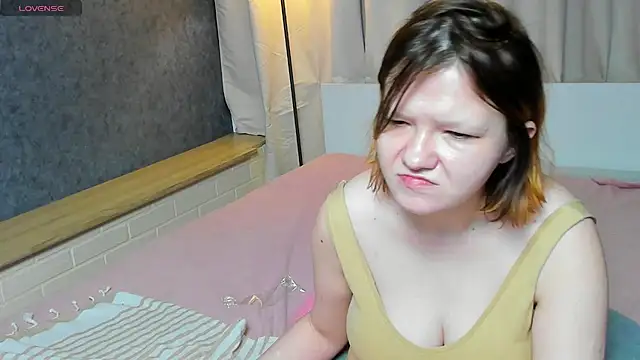 Nora_lovvvvのライブXXXチャット