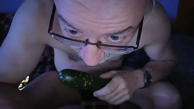 Chat +18 de cumloverboyxx69 ao vivo