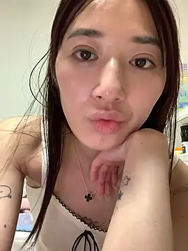 H_Kirachan Adlı Modelin Canlı XXX Sohbeti