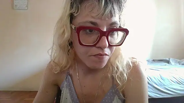 BlondieTami élő XXX-chatje