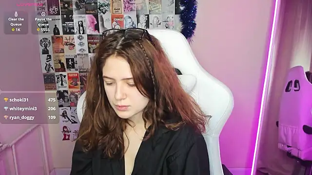 Anora_Miller élő XXX-chatje