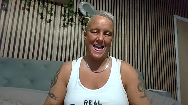 Show modela Bendoverbetty3 na web-kameri