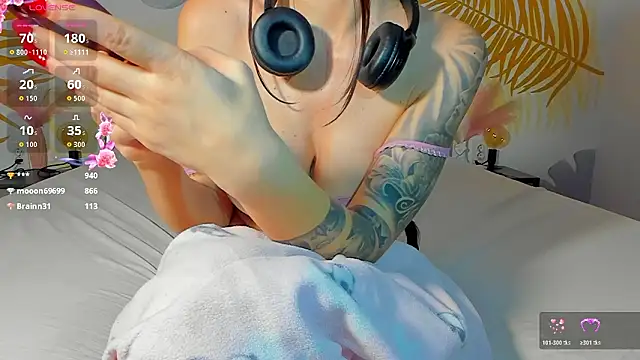 PinkyisHere élő XXX-chatje