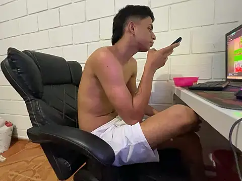 Czat XXX na żywo – Max_TheHorseDick