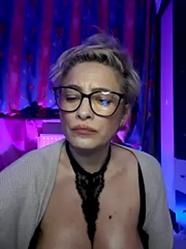 XXX chat uživo modela BellaBellaHot