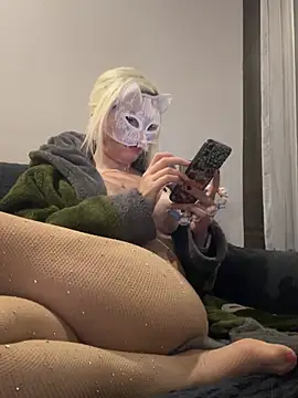 irinaaaa___cremaaa's Live XXX Chat