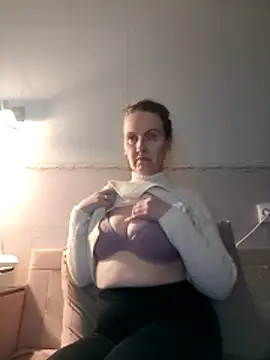 Evelina_cute Adlı Modelin Canlı XXX Sohbeti